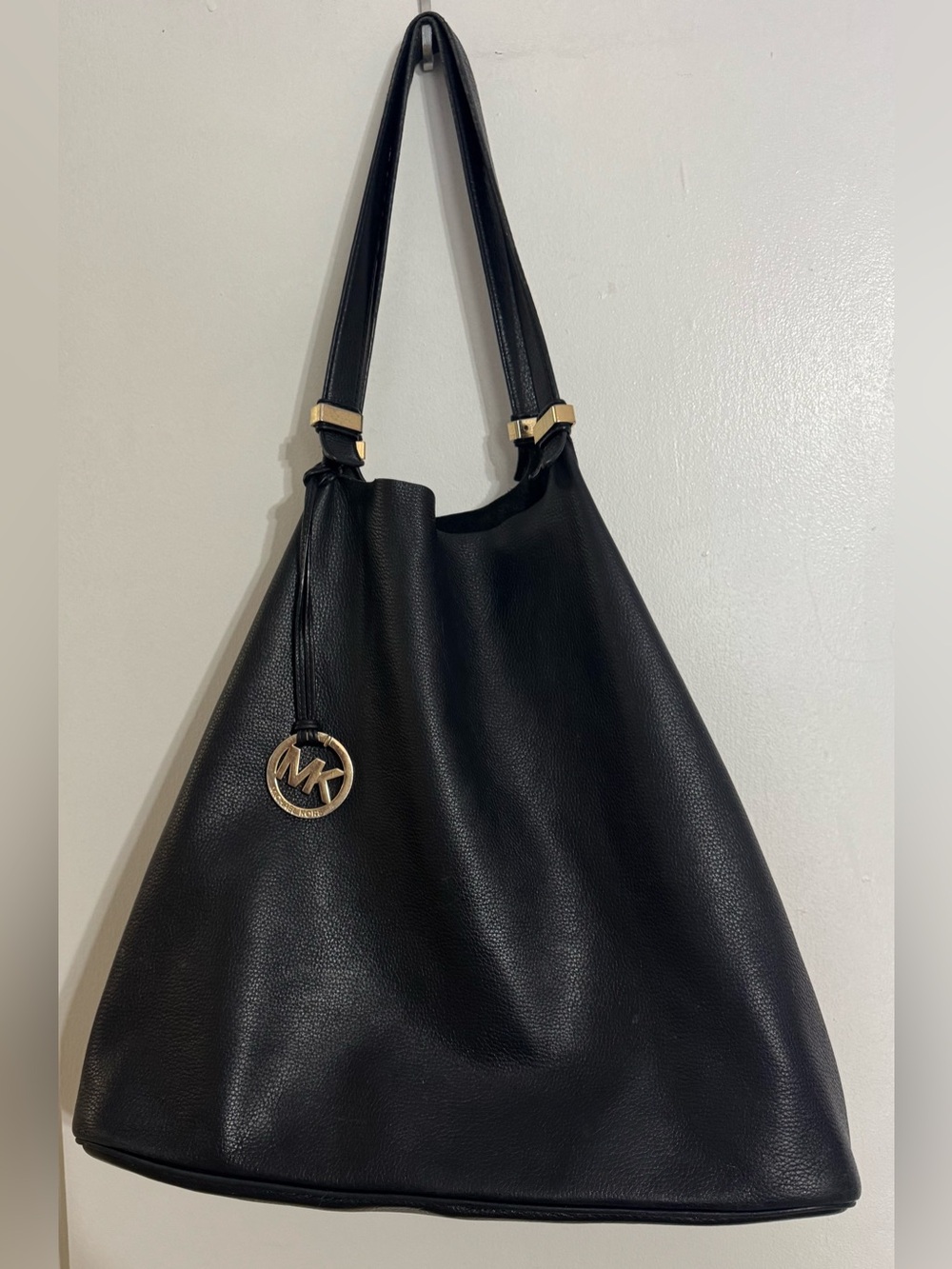 Michael Kors Black Leather Vintage Colgate Shoulder Bag *See Description*